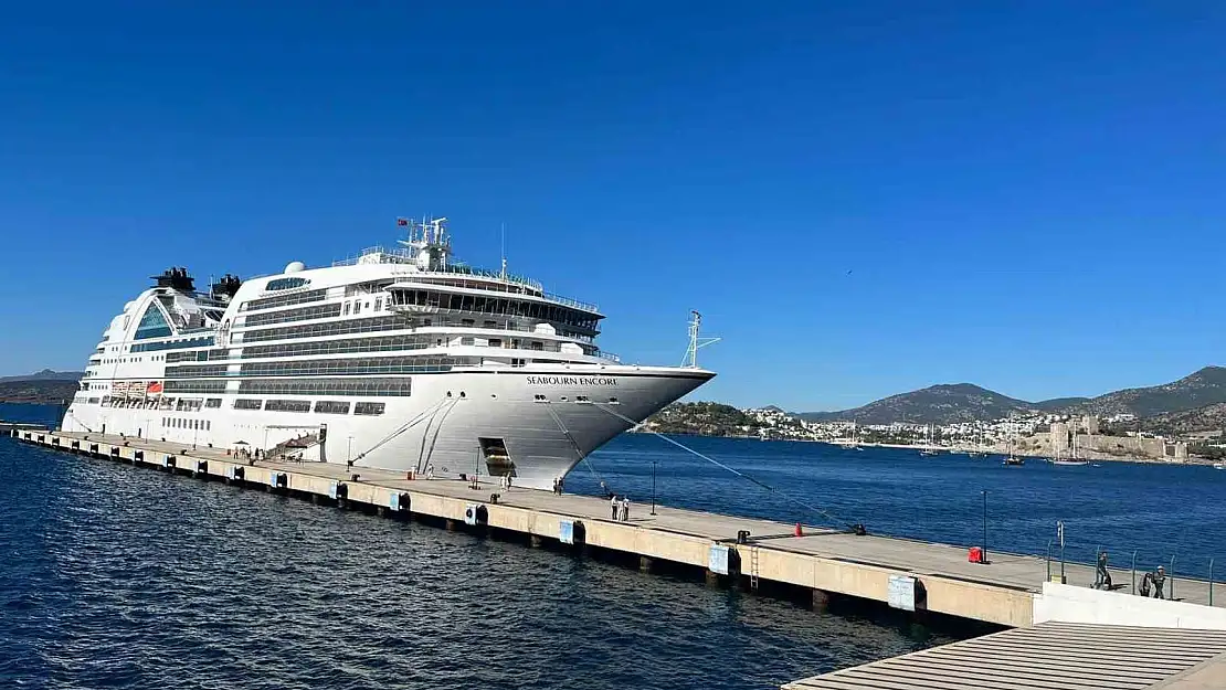 BODRUM SEZONUN SON YOLCU GEMİSİNİ AĞIRLADI