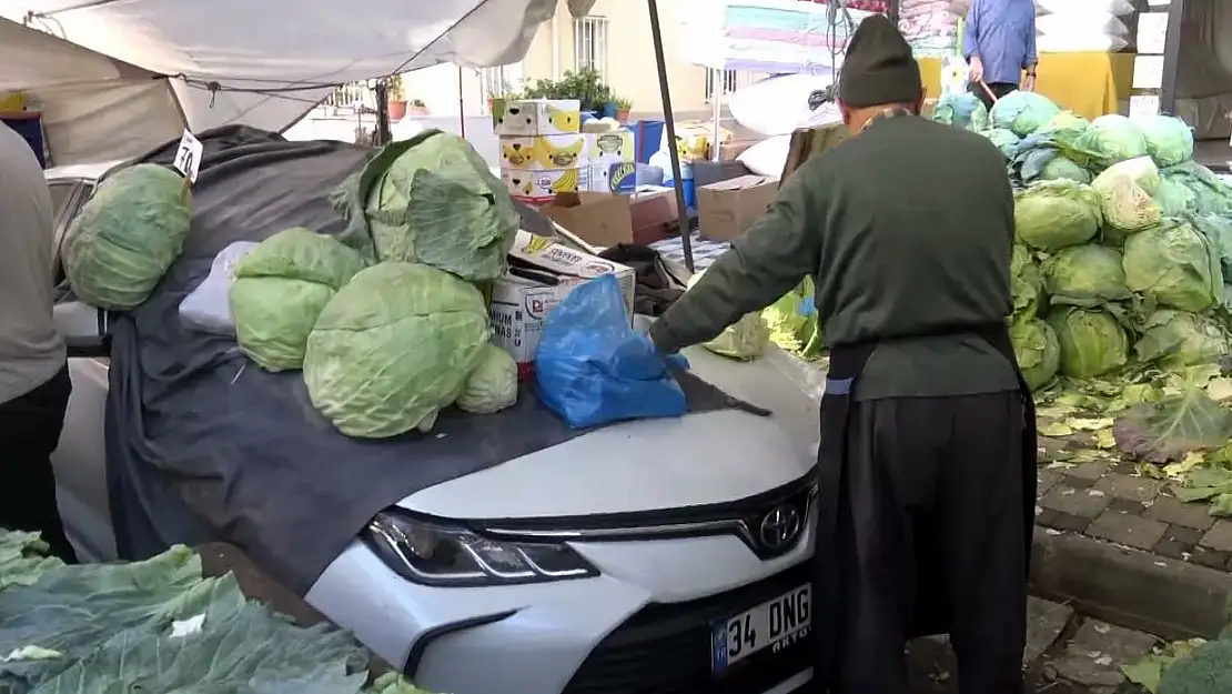 YANLIŞ PARK EDİLEN ARACA LAHANALI TEPKİ