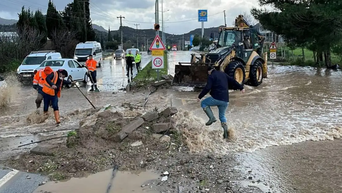 BODRUM DAKİKALAR İÇİNDE SULAR ALTINDA KALDI