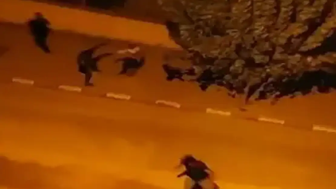 SOPA VE BIÇAKLI KAVGADA 1'İ AĞIR, 11 YARALI