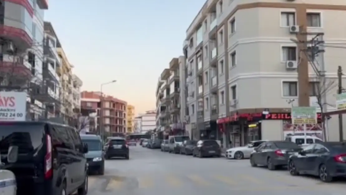 İZMİR'DE 5.1 BÜYÜKLÜĞÜNDE DEPREM