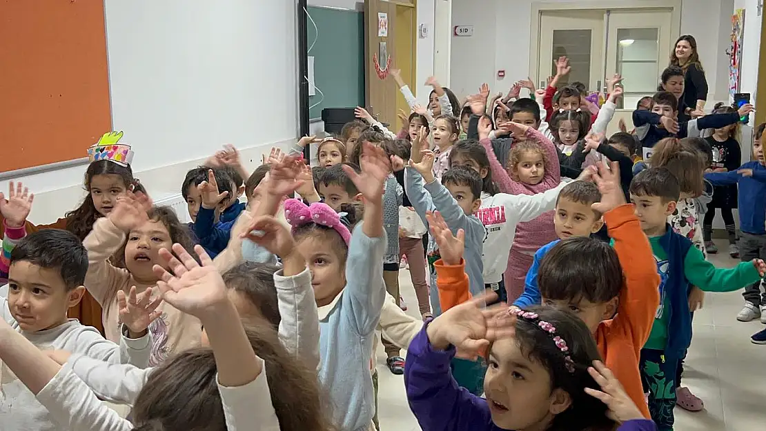 ANAOKULU ÖĞRENCİLERİNE 'SAĞLIKLI BESLENME' SUNUMU