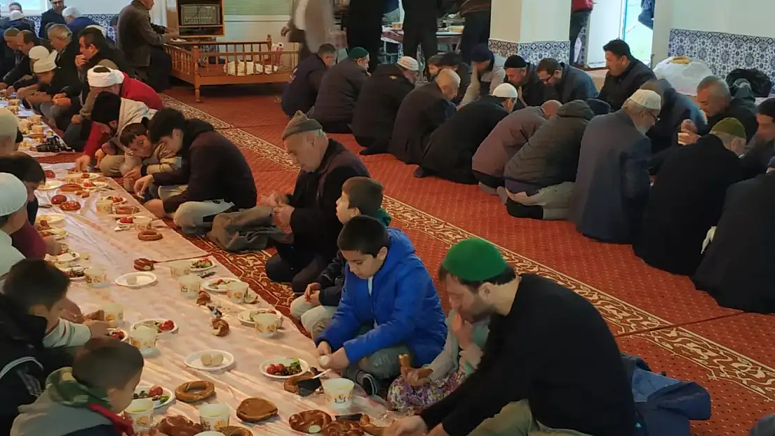 SABAH NAMAZI'NDA BULUŞTULAR