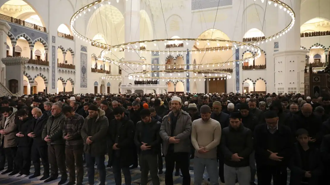 9 ŞEHİDİMİZ İÇİN CAMİLER'DE SABAH NAMAZI'NDA DUA EDİLDİ