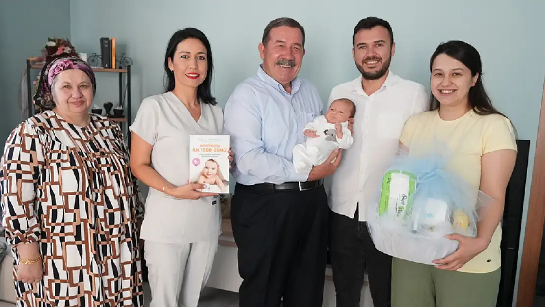 BAŞKAN FEVZİ TOPUZ'DAN AİLELERE 'HOŞ GELDİN BEBEK' ZİYARETİ