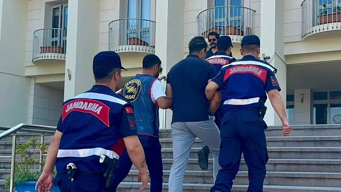 HIRSIZLIK YAPTIĞI TESPİT EDİLEN FRANSIZ TURİST JANDARMA OPERASYONUYLA YAKALANDI