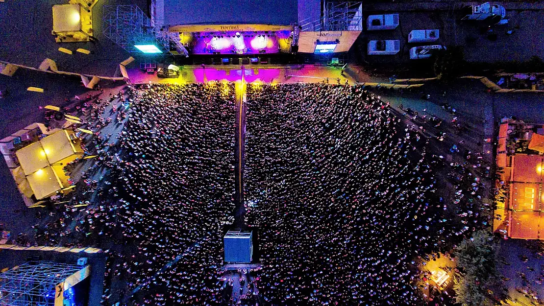 ORTACA'DA 10. ZEYTİNLİ ROCK FESTİVALİ BAŞLIYOR! 60 SANATÇI SAHNE ALACAK
