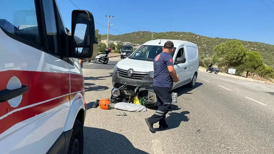 BODRUM'DA KONTROLSÜZ ÇIKIŞ YAPAN ARAÇ, MOTOSİKLETE ÇARPTI! 1 YARALI