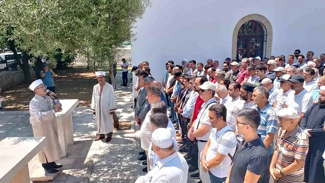 MUĞLA'DA İSMAİL HANEYYE İÇİN GIYABİ CENAZE NAMAZI KILINDI