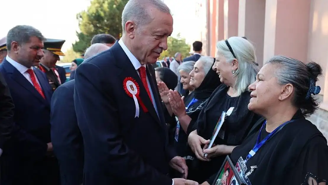 ERDOĞAN, KARABAĞ ŞEHİTLERİNİN AİLELERİYLE GÖRÜŞTÜ