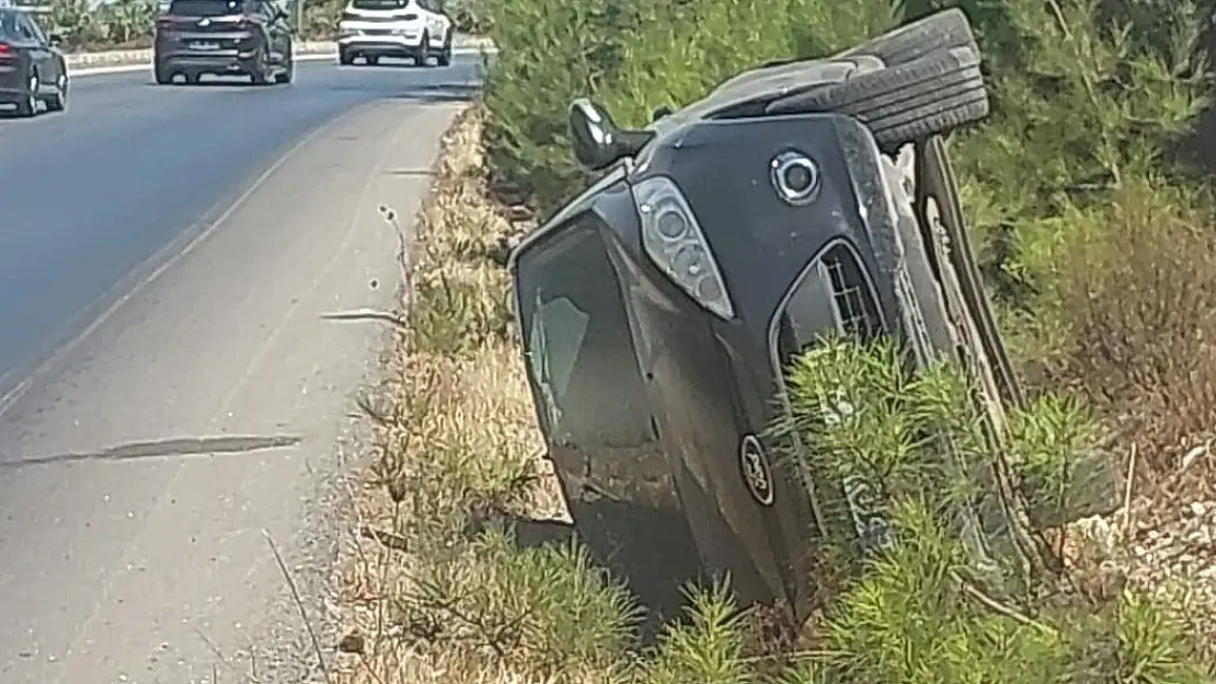 MİLAS'TA OTOMOBİL ŞARAMPOLE UÇTU! FECİ KAZADA SÜRÜCÜNÜN BURNU BİLE KANAMADI