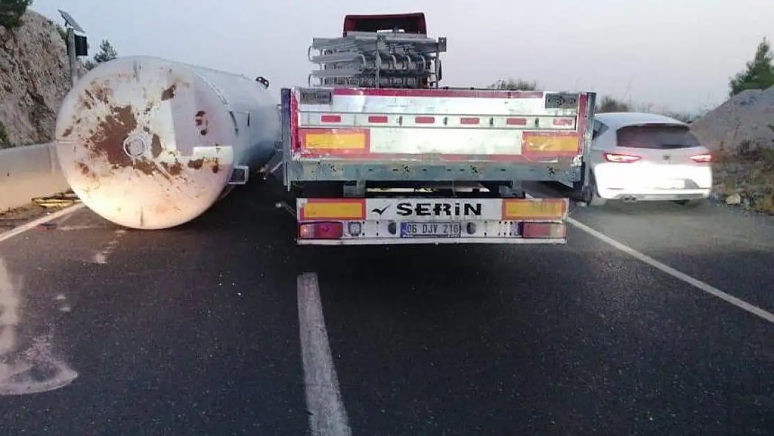 ULA'DA GAZ TANKERİ YOLA DÜŞTÜ, FACİANIN EŞİĞİNDEN DÖNÜLDÜ