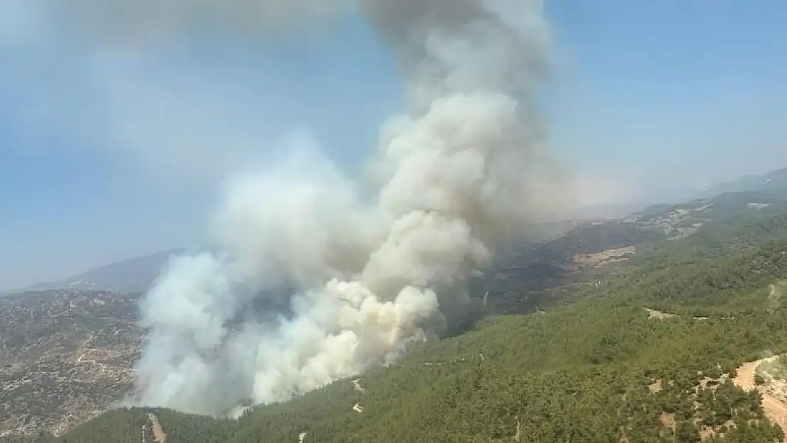 MUĞLA'DAKİ YANGIN BÜYÜYOR! MAHALLELER TAHİLİYE EDİLİYOR