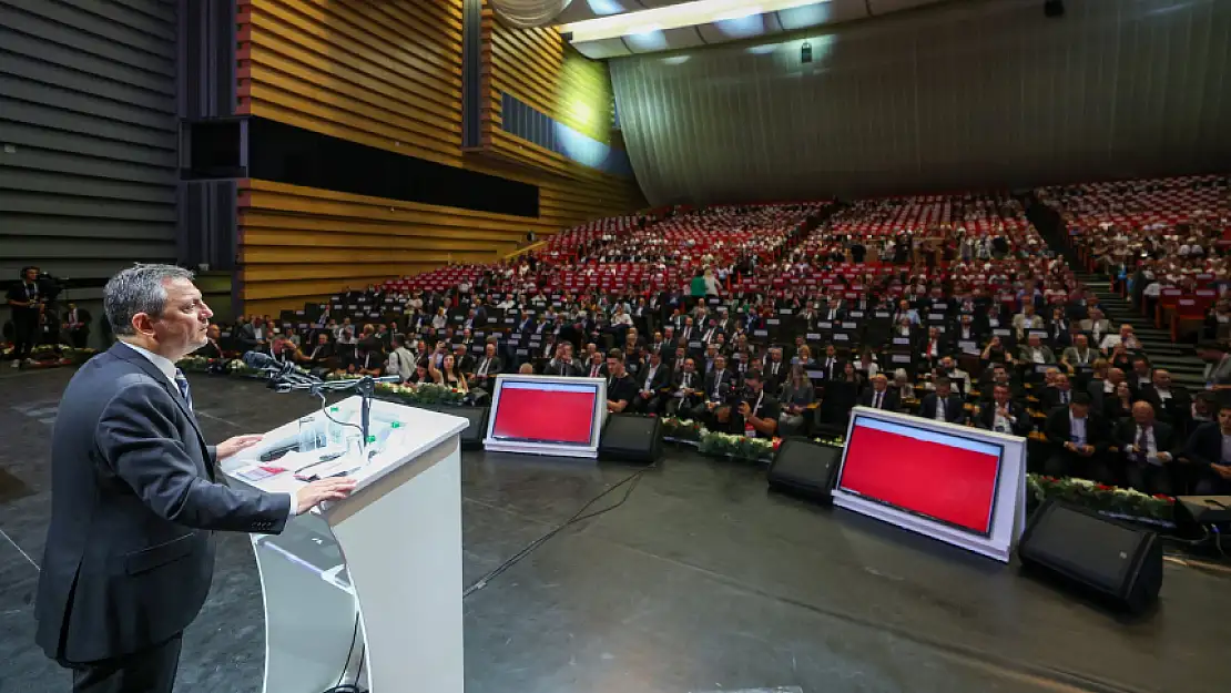 CHP'DE GENEL BAŞKAN OLMANIN ŞARTLARI 20. OLAĞANÜSTÜ KURULTAY'LA DEĞİŞTİRİLDİ