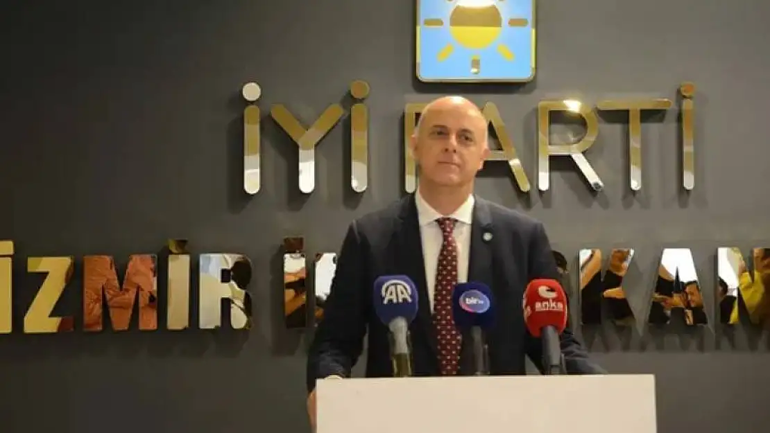 İZMİR MİLLETVEKİLİ ÜMİT ÖZLALE İYİ PARTİ'DEN İSTİFA ETTİ