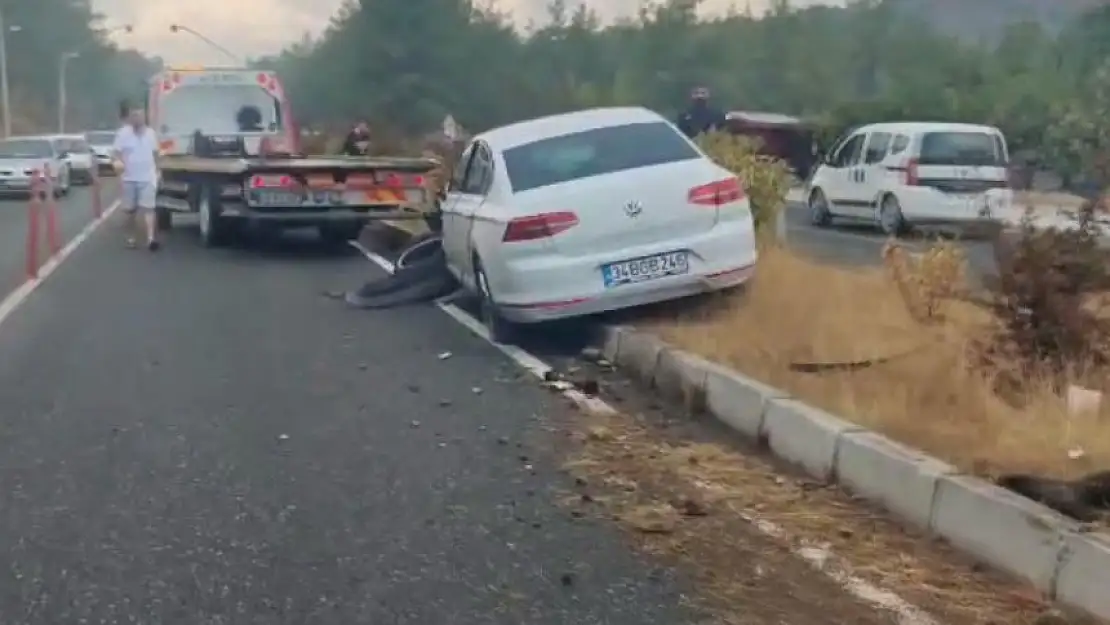 KÖYCEĞİZ'DE FECİ KAZA: İKİ OTOMOBİL KAFA KAFAYA ÇARPIŞTI