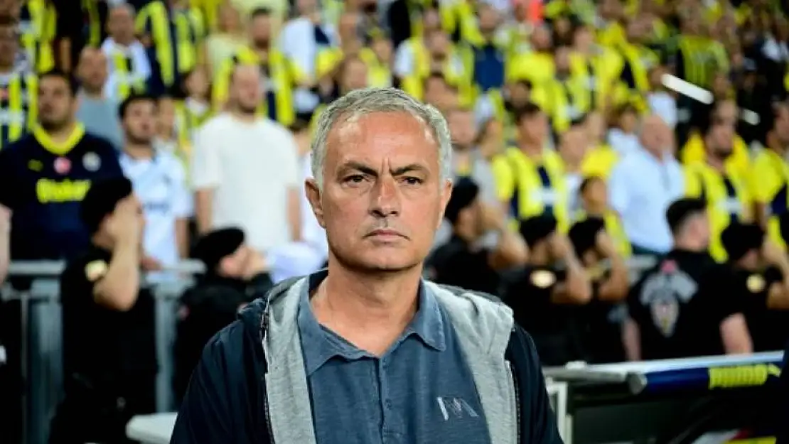 Mourinho'dan derbi sonrası soru sormak isteyen muhabire: Sen kimsin, şaka mı yapıyorsun?