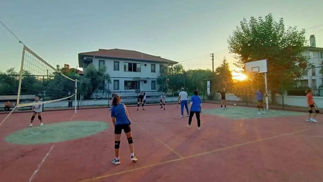 Ula'da kış dönemi spor okulları coşkulu bir açılış töreniyle başladı