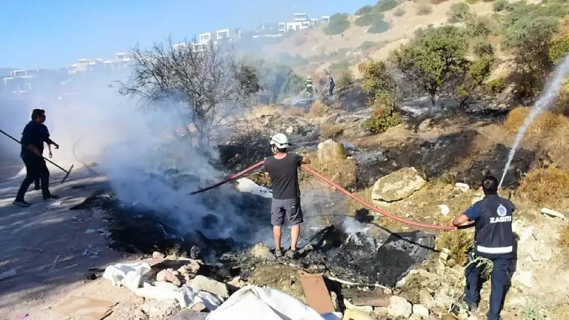 Bodrum'da otellerin bulunduğu bölgedeki makilik alanda yangın!