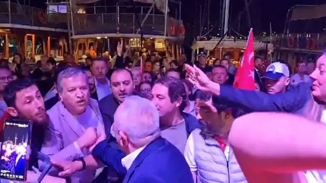 Bodrum'daki Cumhuriyet Bayramı kutlamalarında siyasi gerginlik yaşandı