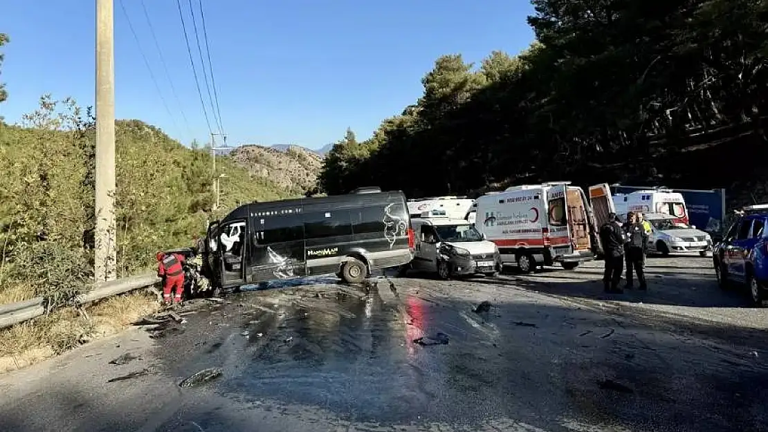 Fethiye'de 4 aracın karıştığı zincirleme kaza: 5 yaralı