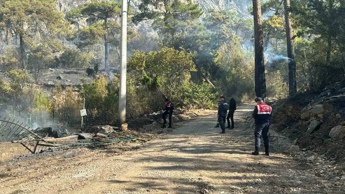 Menteşe'de asker ve itfaiye sahada! Yangının çıkış sebebi araştırılıyor