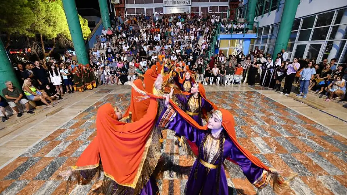 Uluslararası Halk Oyunları Festivali: Renkli ve coşku dolu anlara sahne oldu