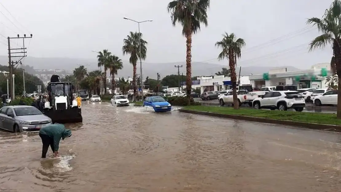 Bodrum'da sağanak günlük yaşamı olumsuz etkiledi