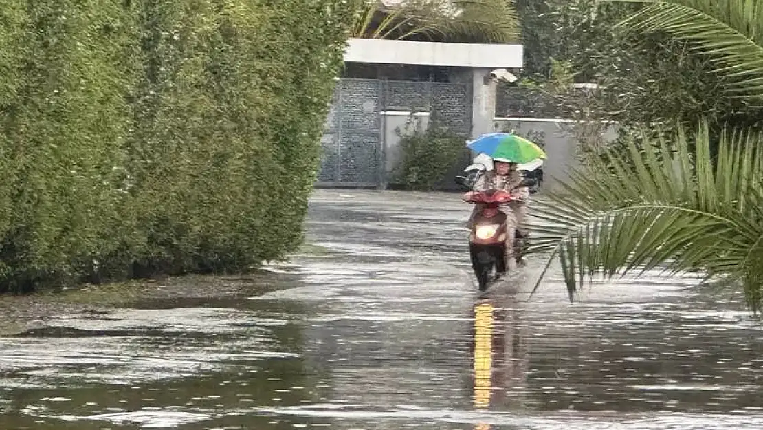 Marmaris'te sağanak yaşamı olumsuz etkiledi