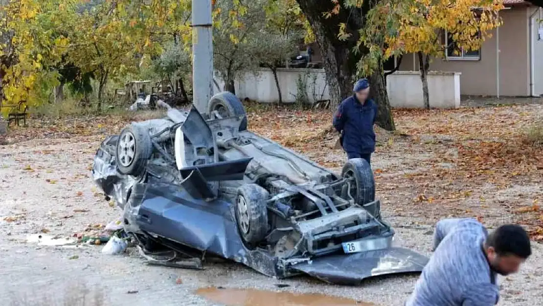 Menteşe'de otomobil devrildi, 3 kişi yaralandı