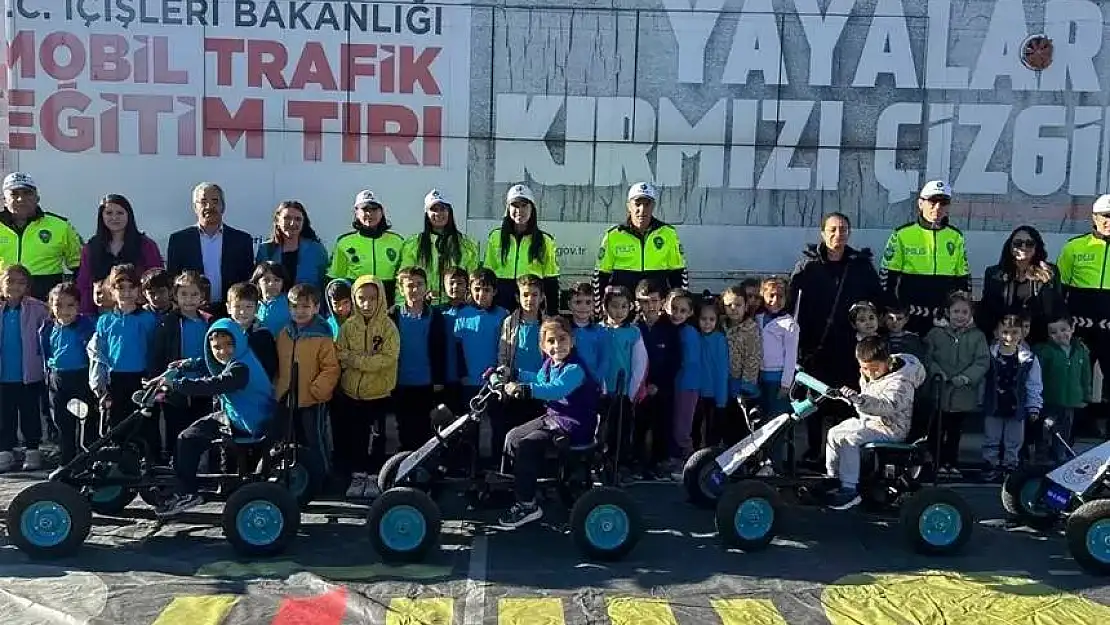 Mobil eğitim tırı Muğla'da! Öğrencilere trafik bilinci aşılanıyor