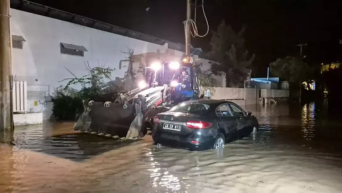 Bodrum'da sel meydana geldi: Evler sular altında kaldı