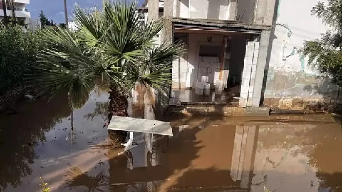 Bodrum bir kez daha sağanak yağışa teslim oldu!