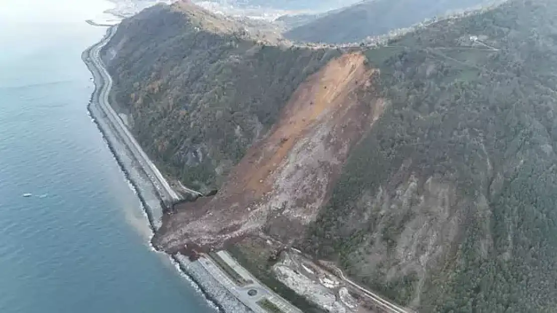 Artvin'deki heyelanın altından dram çıktı: 4 gencin cansız bedeni bulundu!