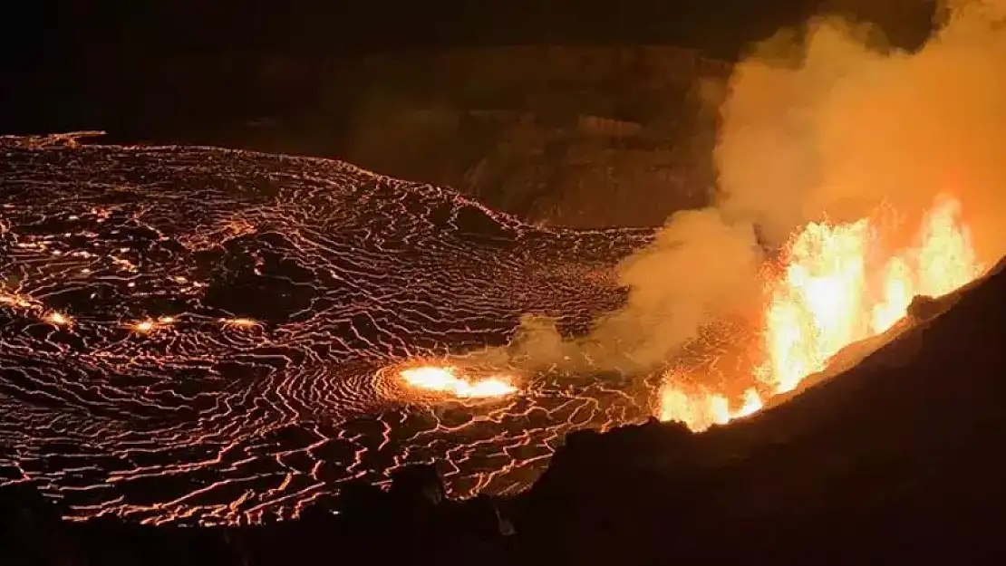 Hawaii'deki en aktif yanardağ yeniden faaliyete geçti