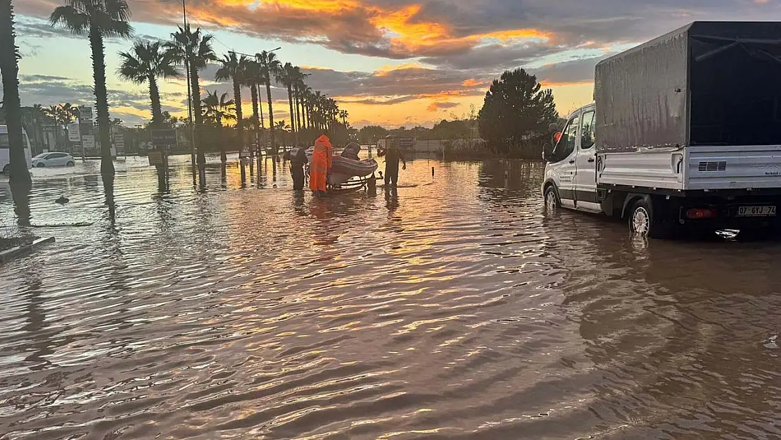 Antalya 25 Aralık okullar tatil mi? Çarşamba Antalya'da okullara yağmur tatili var mı?