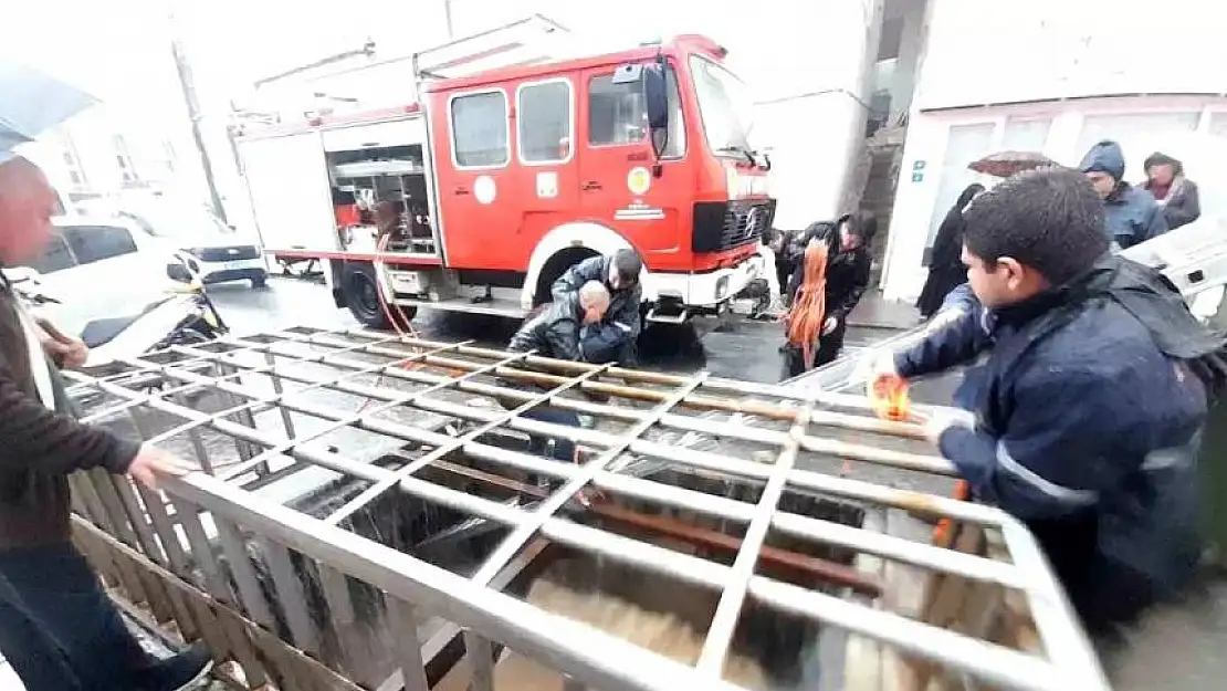 Bodrum'da geceyi geçirmek için dere yatağına giren genç mahsur kaldı