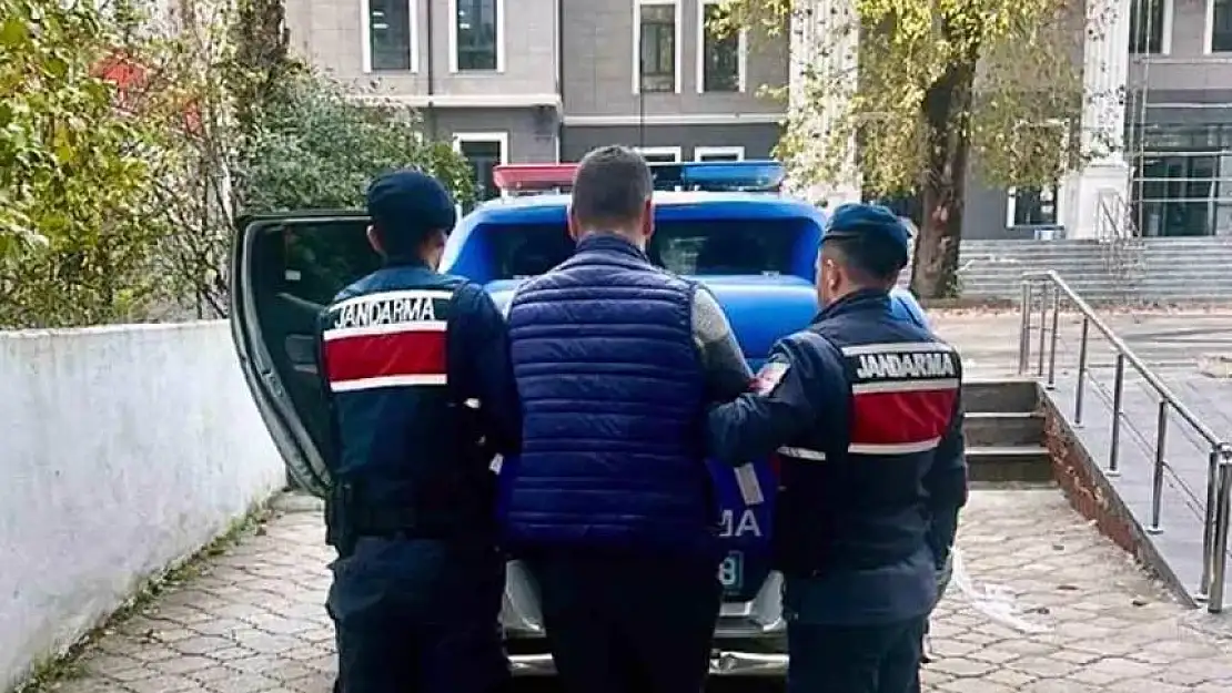 Jandarma, 21 yıl hapis cezası ile aranan suç makinesini Köyceğiz'de yakaladı