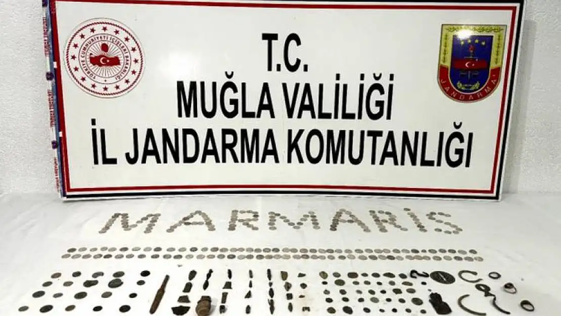 Marmaris'te durdurulan takside çok sayıda tarihi eser yakalandı: 4 gözaltı