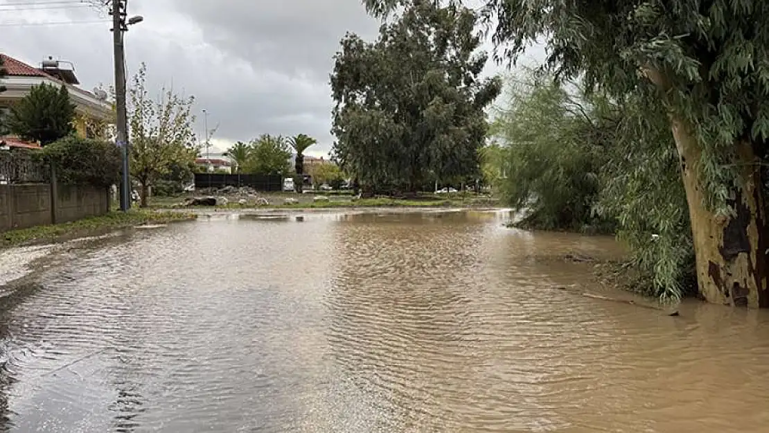 Muğla sağanağa teslim: Marmaris, Menteşe ve Ula'da hayat felç oldu