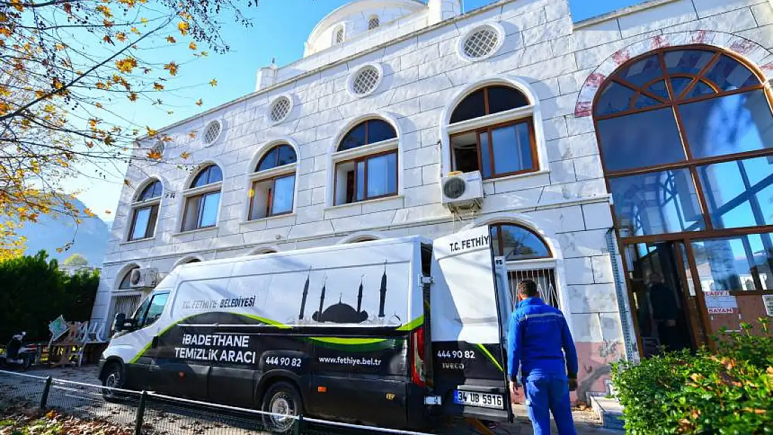 Üç aylara girilmesiyle Fethiye'deki tüm camilerde temizliğe başlandı