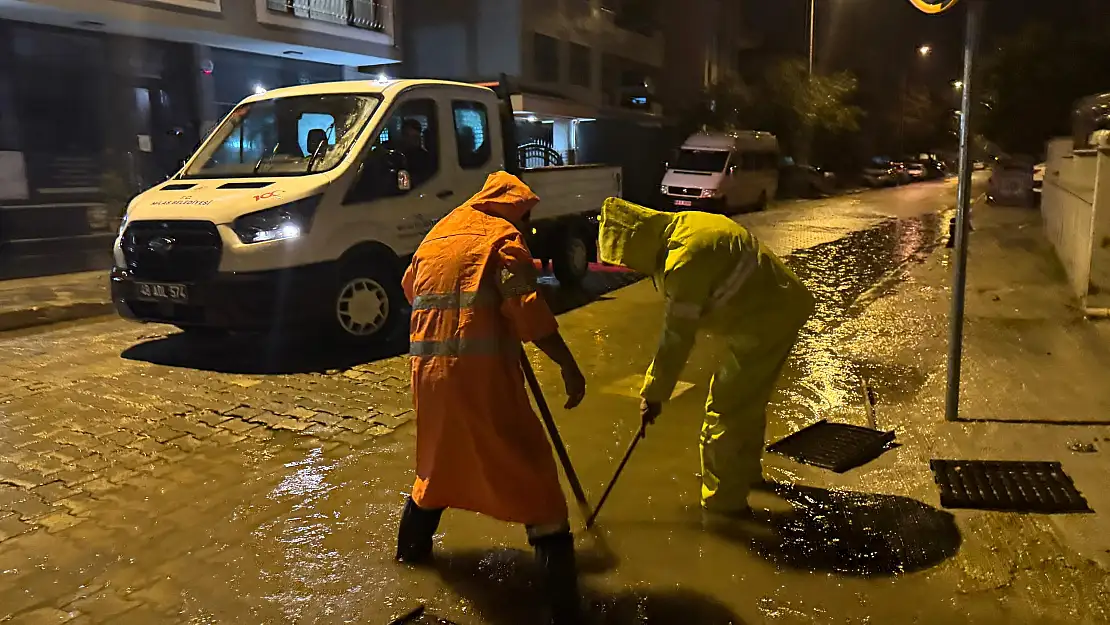 Milas Belediyesi ekipleri sabaha kadar ilçede su baskınlarına müdahale etti