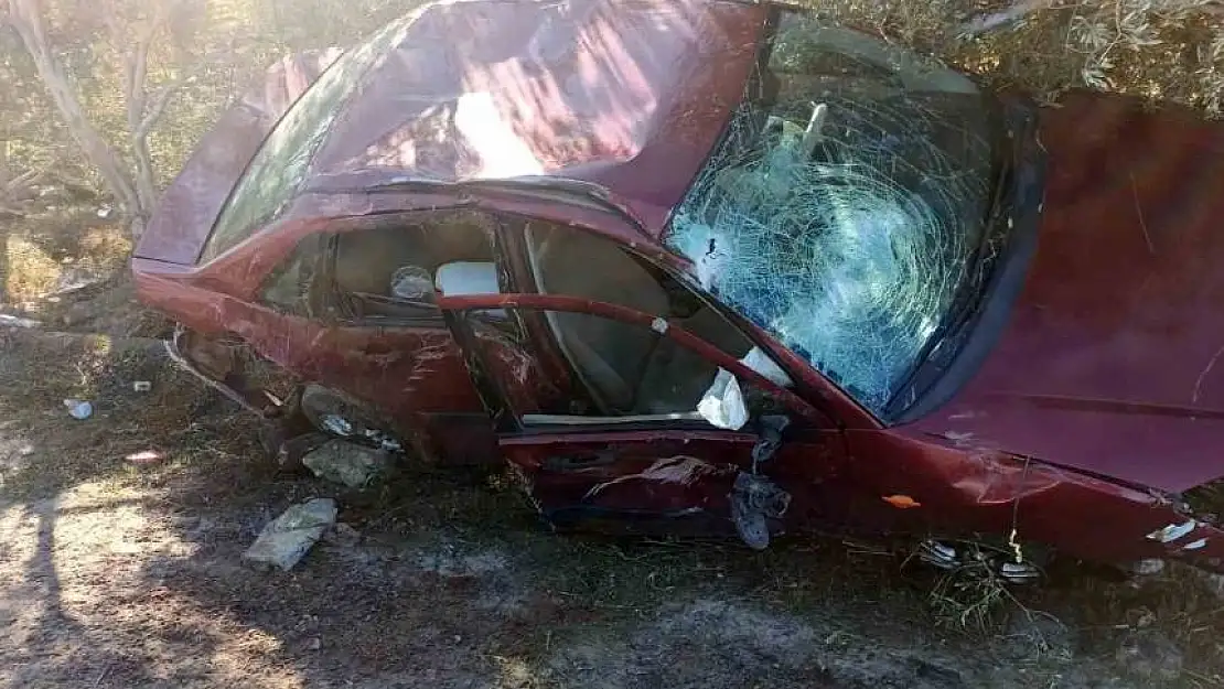 Yatağan'da hurdaya dönen araçtan sürücü sağ kurtuldu