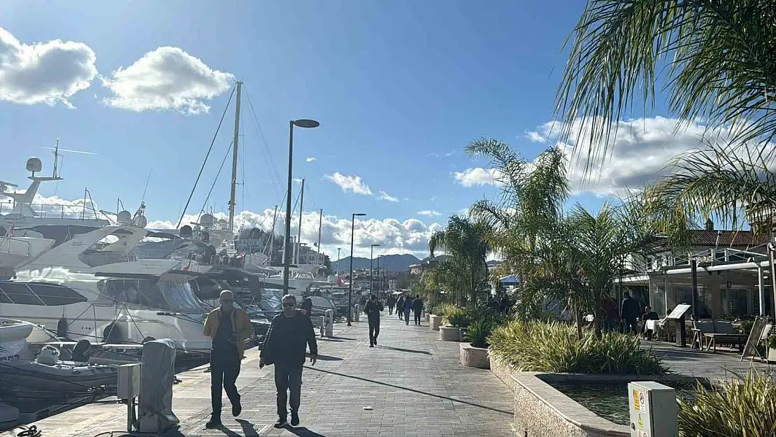 Marmaris'te bahar havası: Güneş çıktı, sahiller şenlendi!