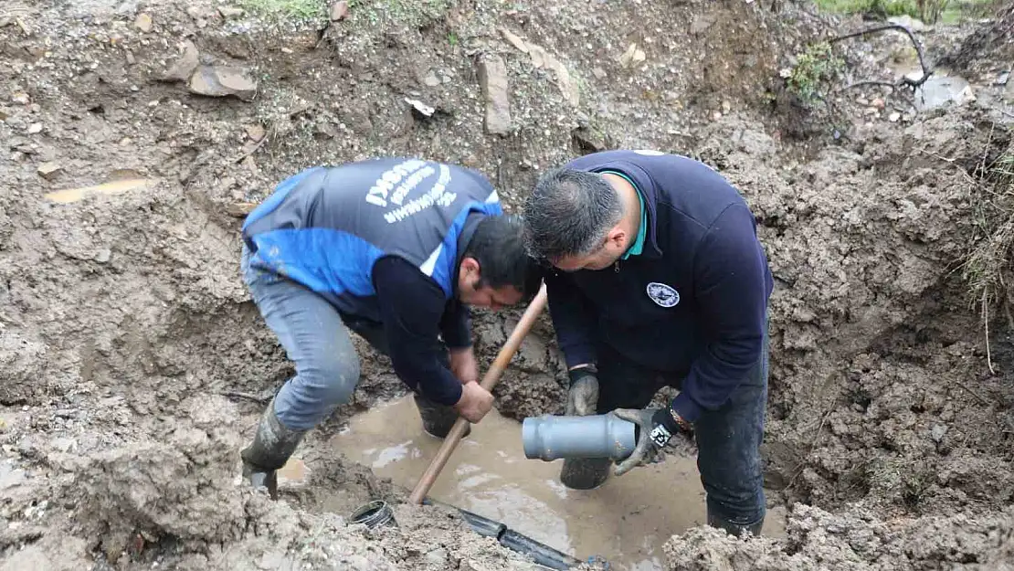 İkizköy'de içme suyu hatları yenileniyor