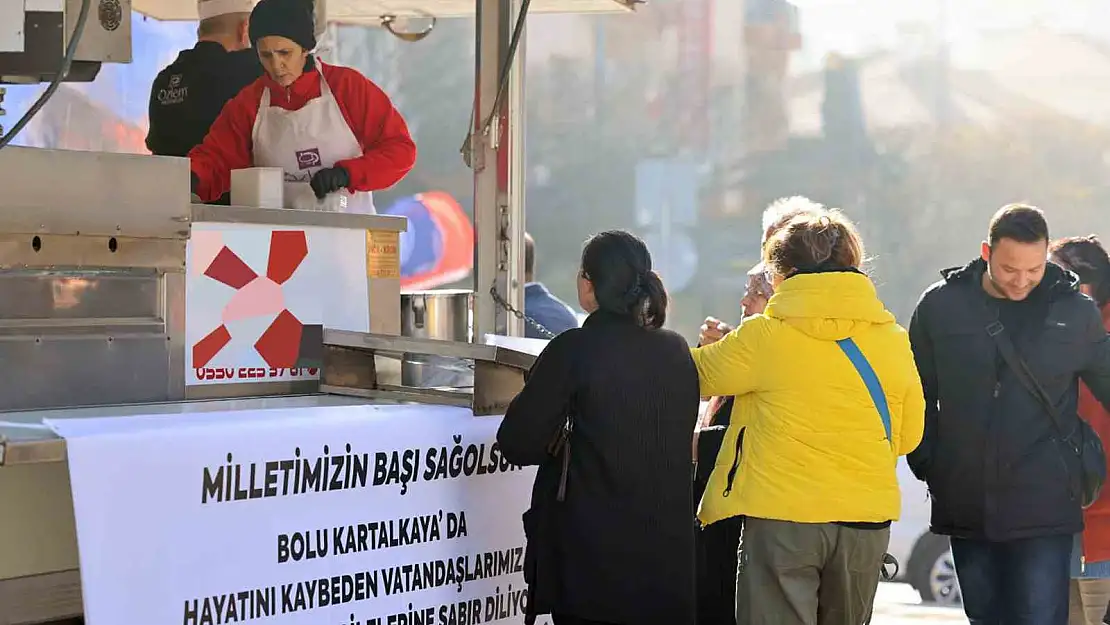 Kartalkaya'da ölenlerin hayrına lokma dağıtıldı