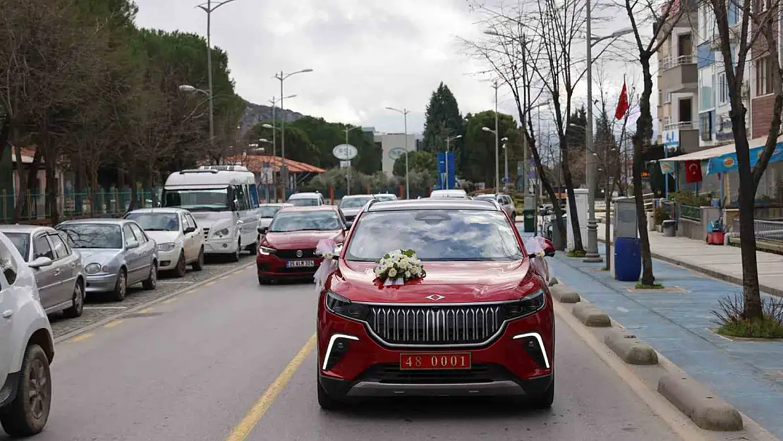 Vali Akbıyık makam aracı TOGG'u Gazze'li damada gelin arabası olarak tahsis etti