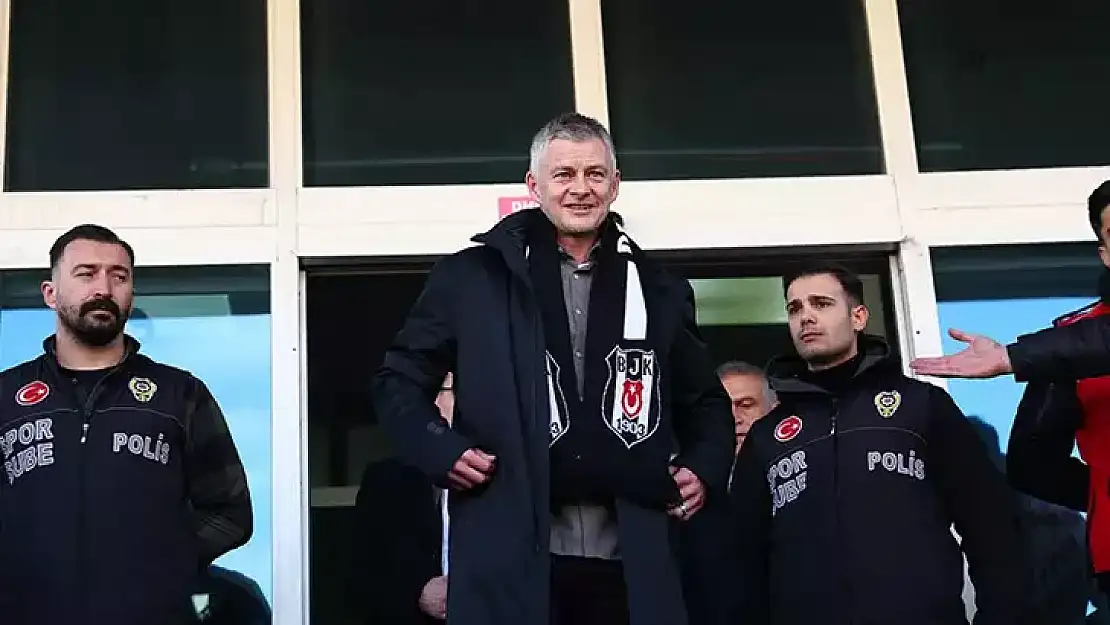 Beşiktaş'ın yeni hocası ayağının tozuyla açıklama yaptı