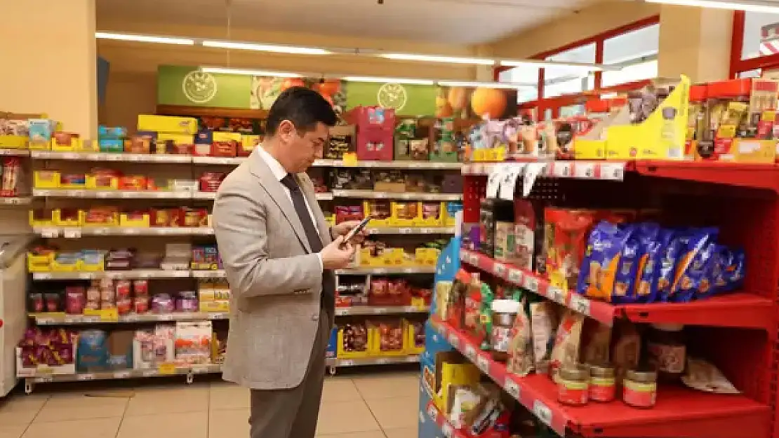 Başkan Ünlü market denetimine katıldı