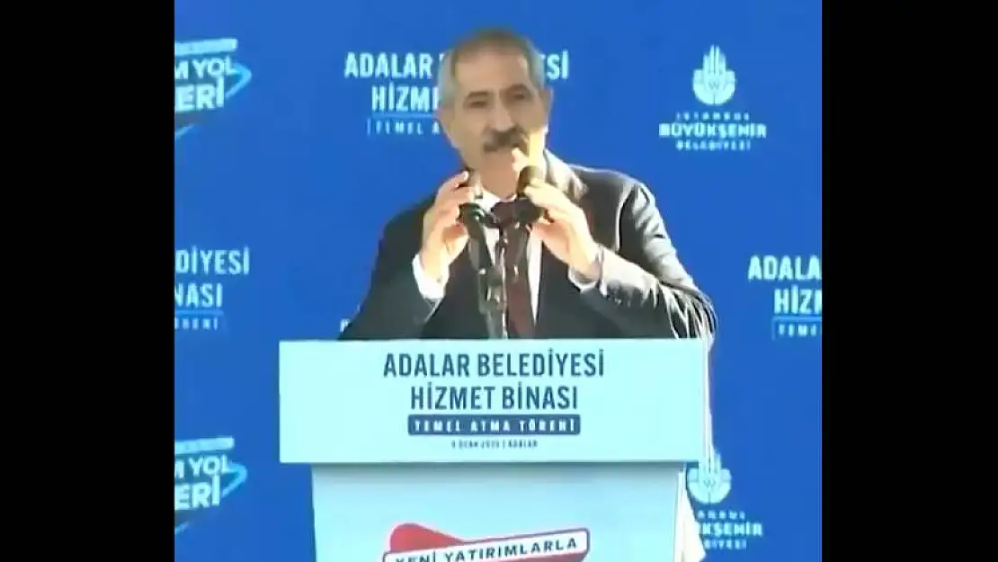 Belediye Başkanı 'söylemezsem rahat etmem' deyip kürsüye ikinci kez çıktı, karısına teşekkür etti